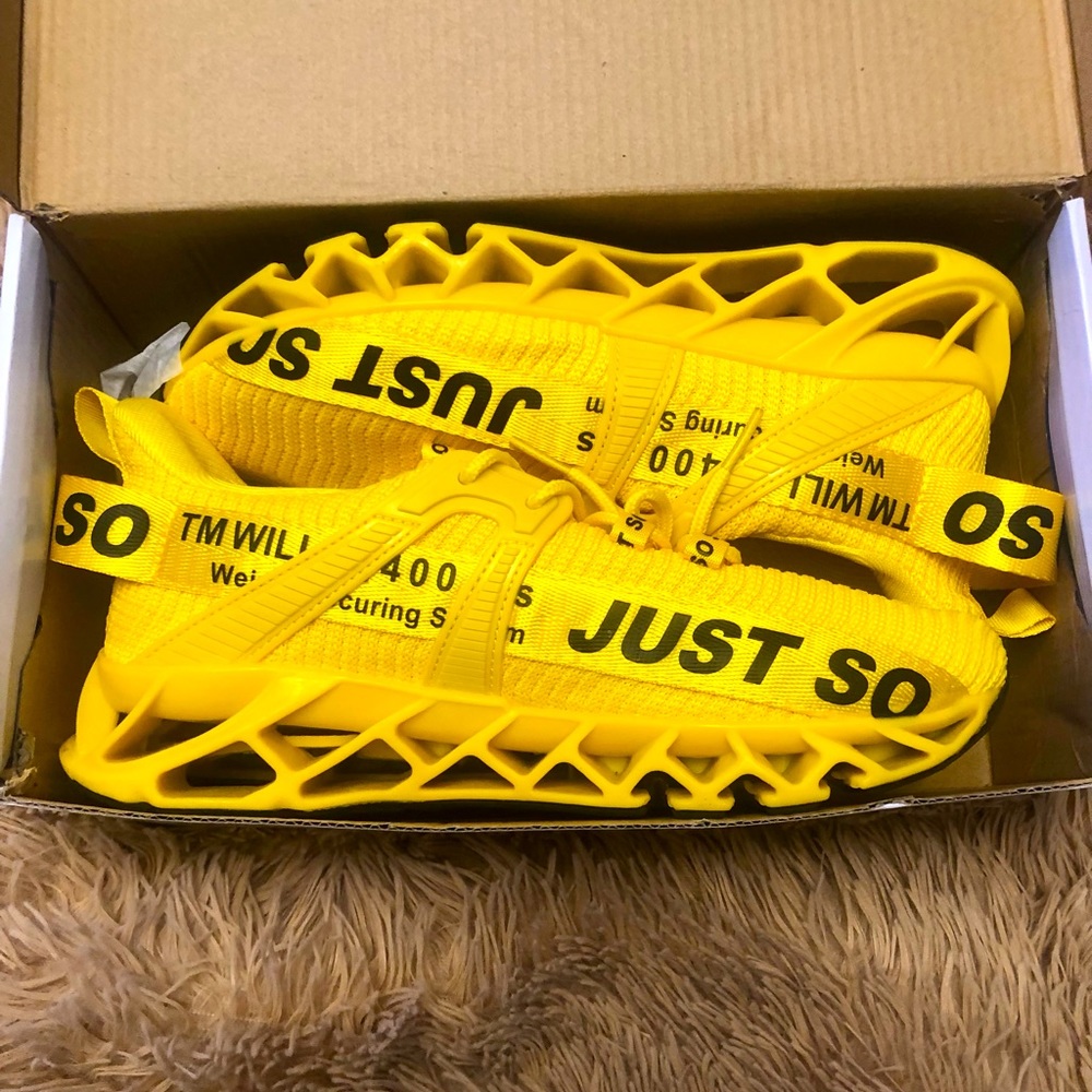 JUST SO SO Sneakers - Women